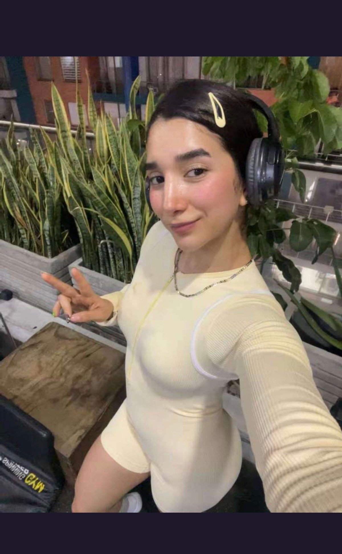 Sabrina headphone selfie