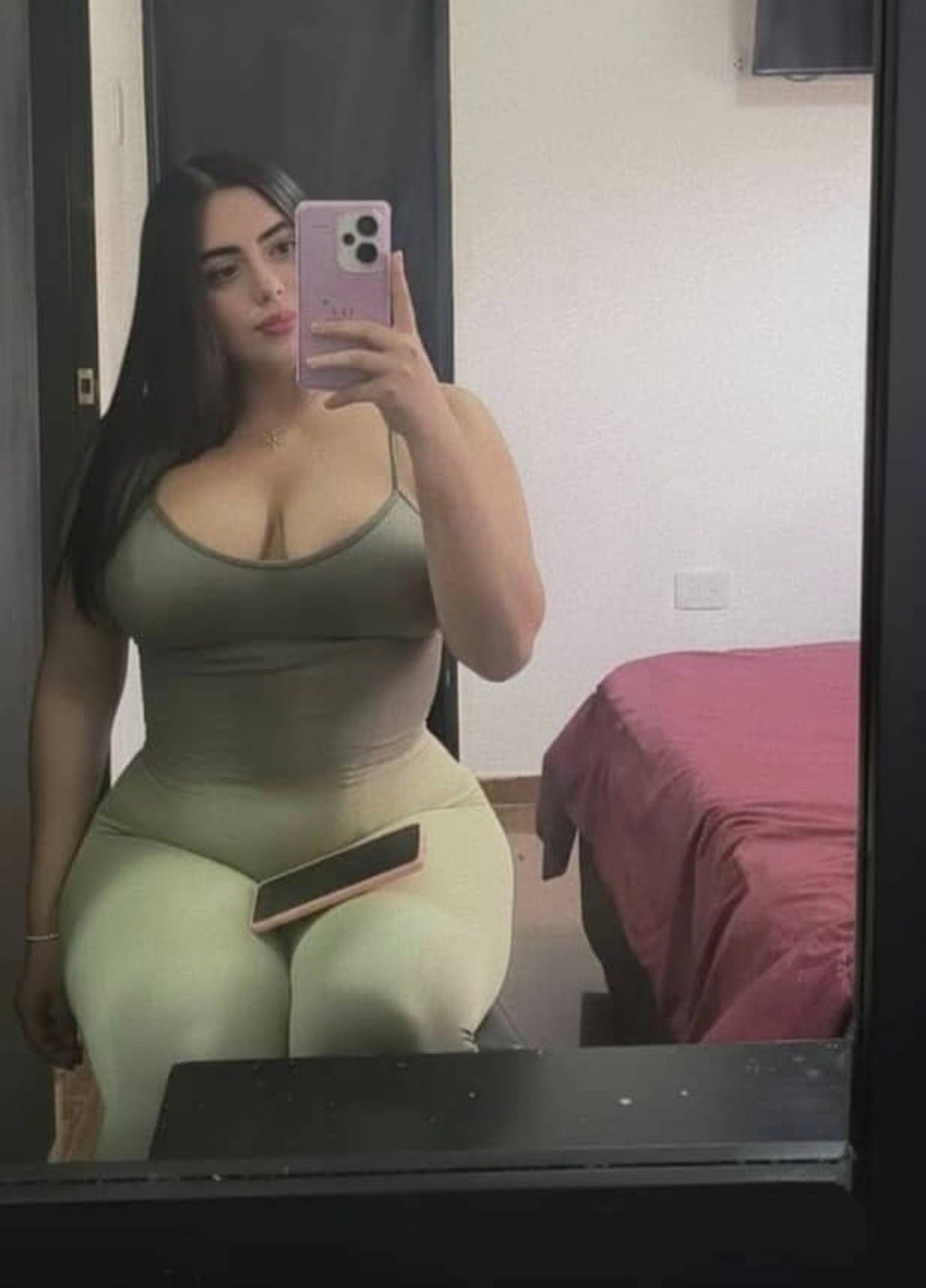 Summer mirror selfie in olive outfit