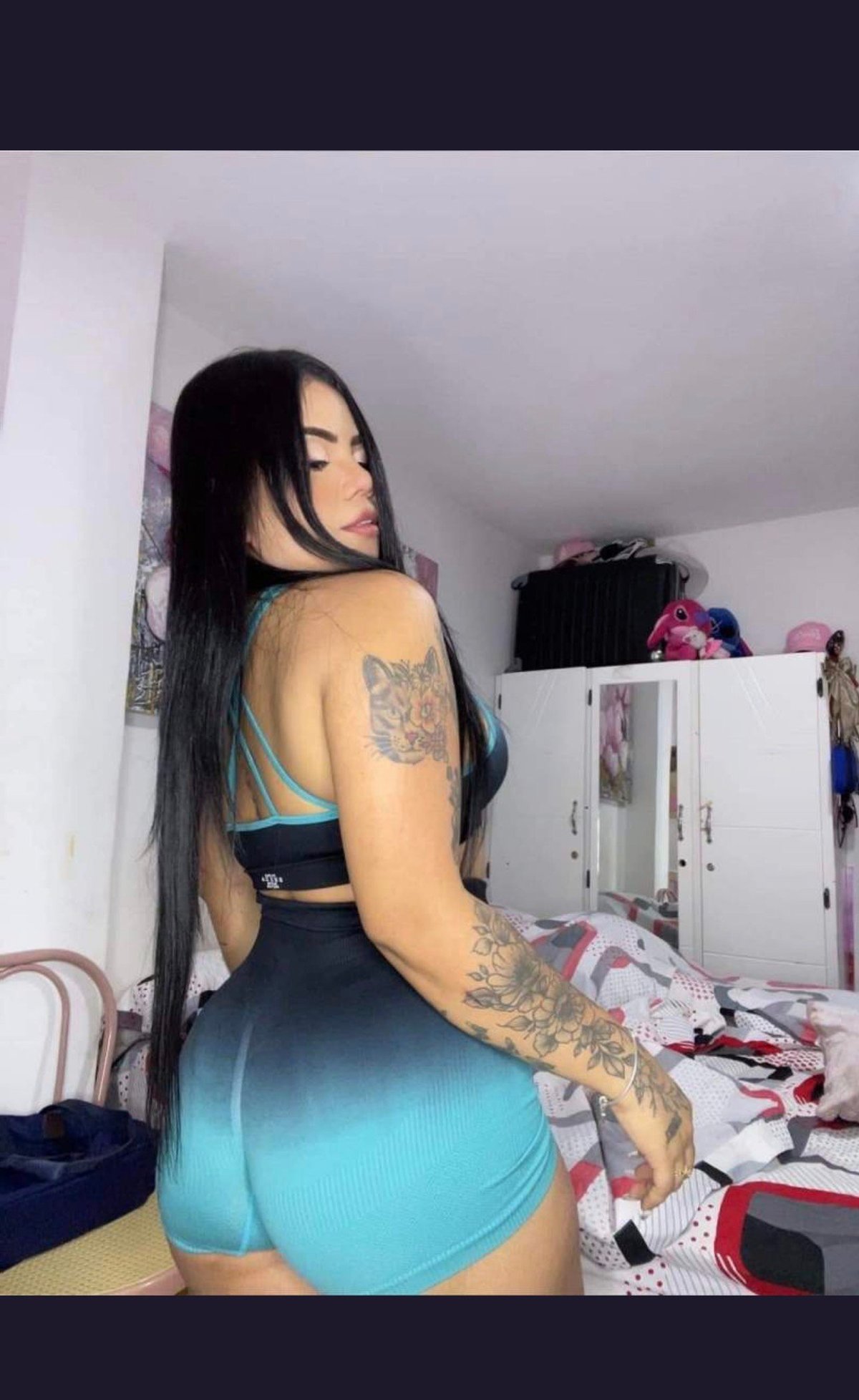 Quinn posing in bedroom
