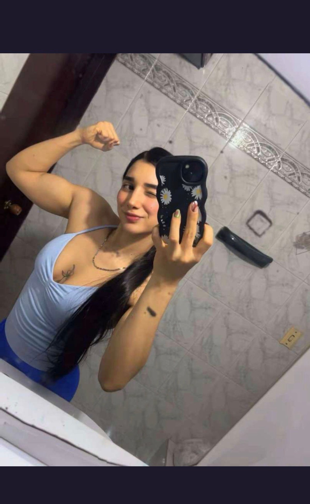 Sabrina gym selfie